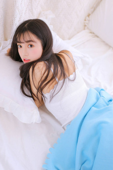 美女脱裤子